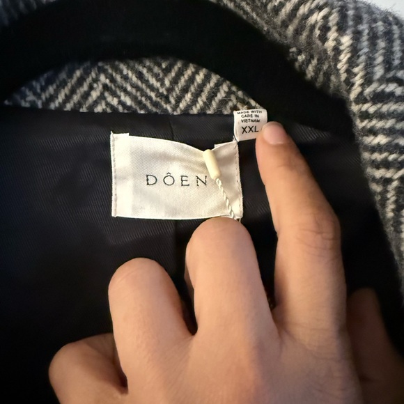 Doen Bonnaire Coat in Herringbone - Picture 12 of 12